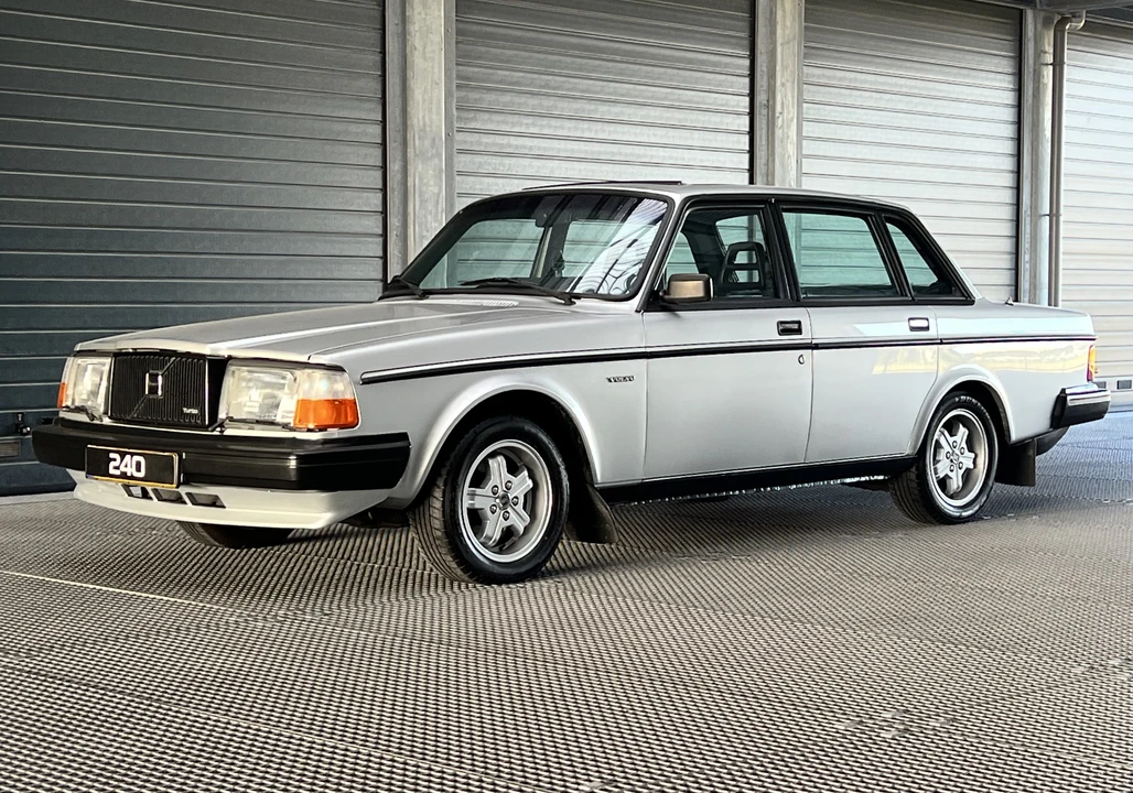 1982 Volvo 244 - Image 11 of 19