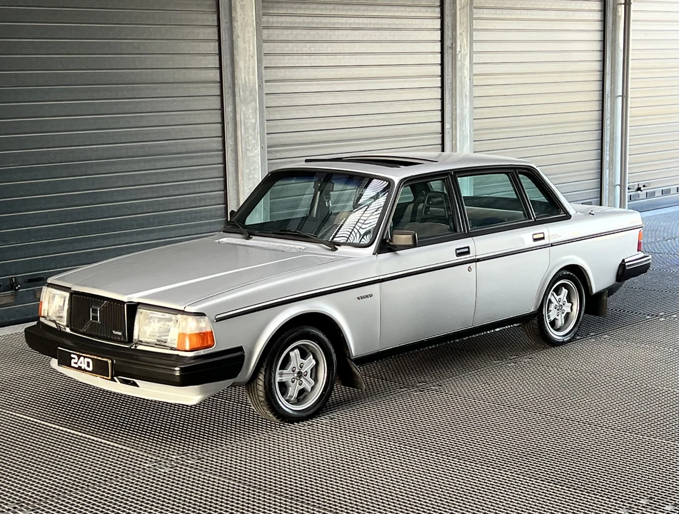 1982 Volvo 244 - Image 8 of 19