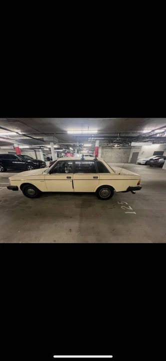 1983 Volvo 244 - Image 8 of 23