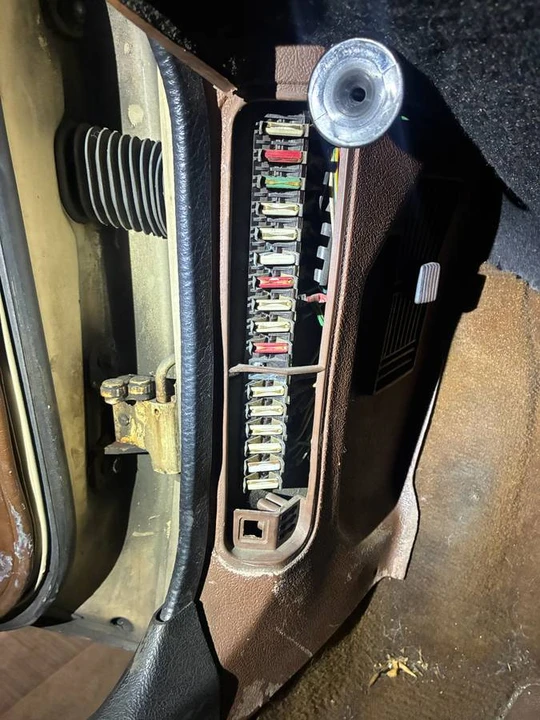 1983 Volvo 244 - Image 11 of 23