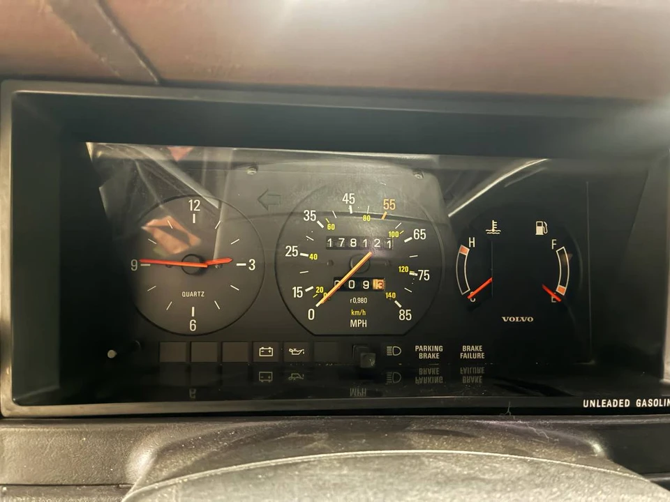 1983 Volvo 244 - Image 12 of 23
