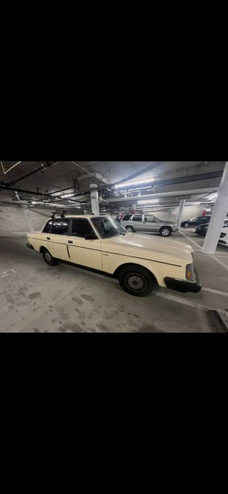 1983 Volvo 244 - Image 9 of 23