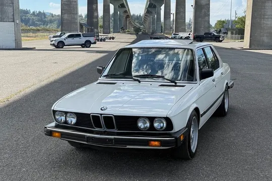 1983 BMW 533i 5-Speed