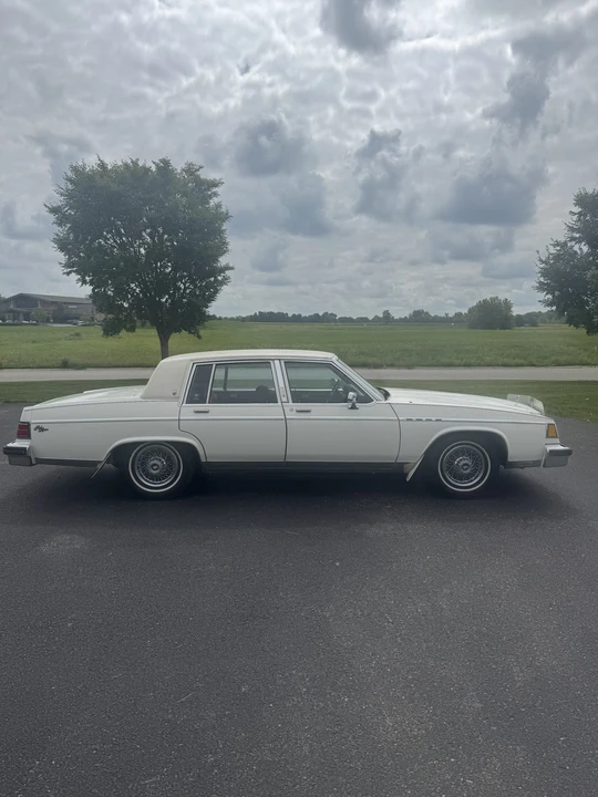 1983 Buick Electra - Image 9 of 31