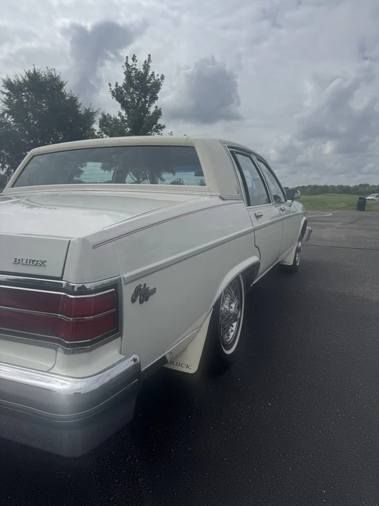 1983 Buick Electra - Image 22 of 31