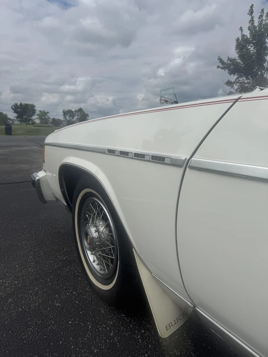 1983 Buick Electra - Image 28 of 31