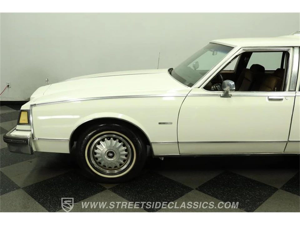 1983 Buick Roadmaster - Image 23 of 31