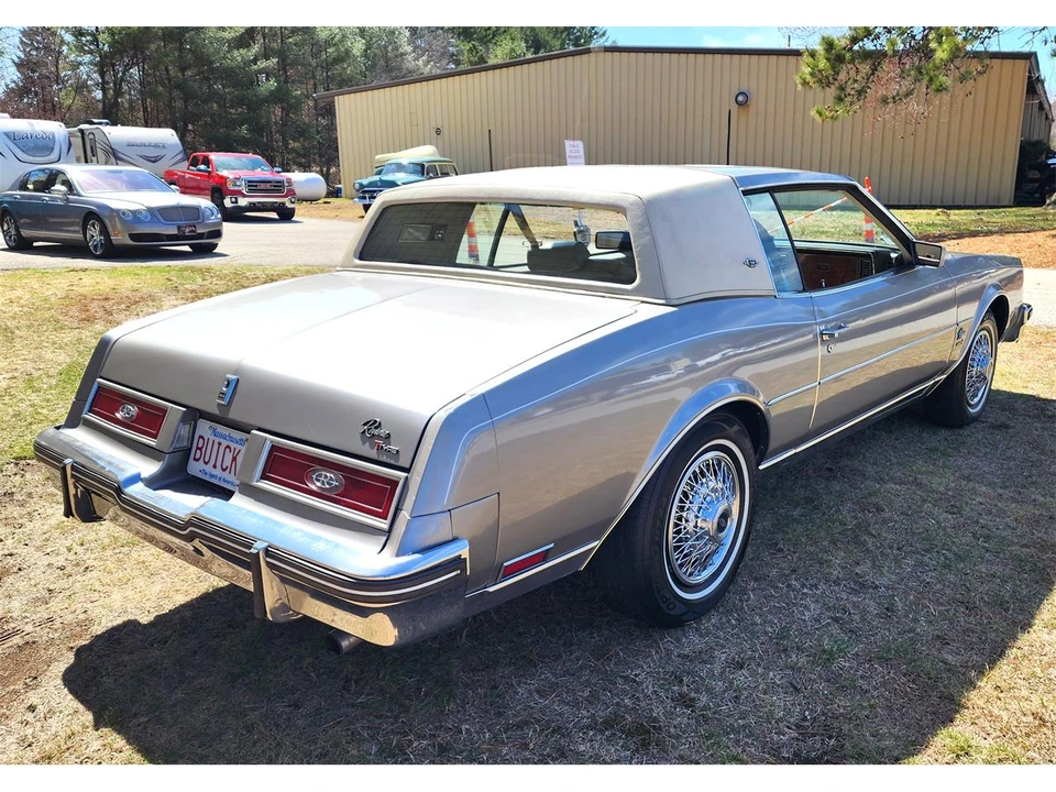 1983 Buick Riviera 4th-7th Gen - Image 6 of 31