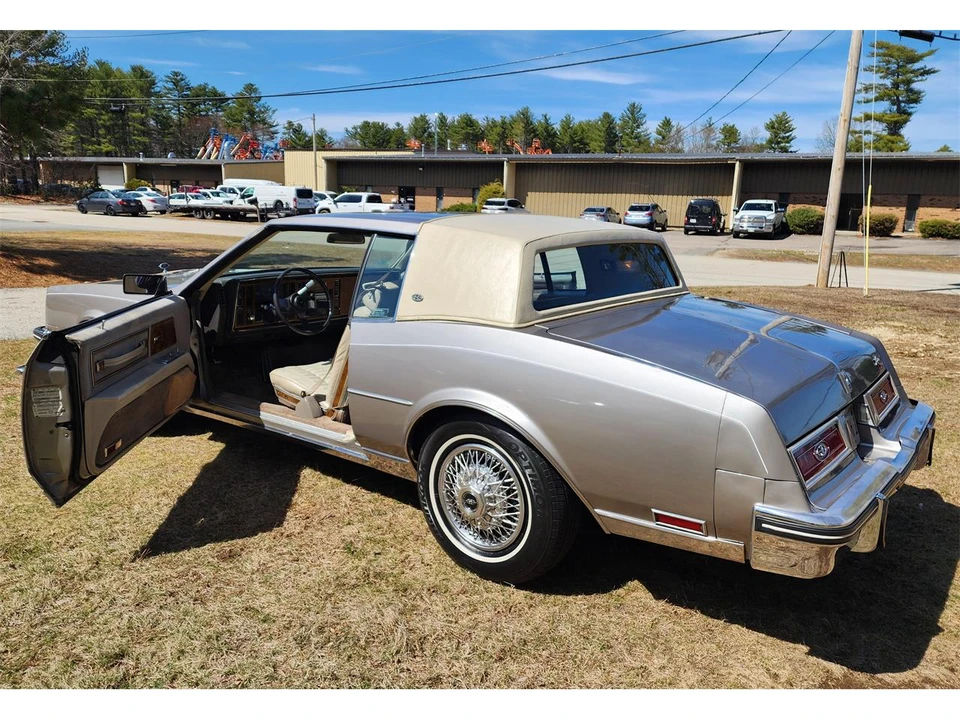 1983 Buick Riviera 4th-7th Gen - Image 17 of 31