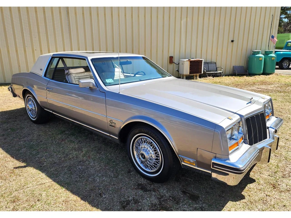 1983 Buick Riviera 4th-7th Gen - Image 10 of 31