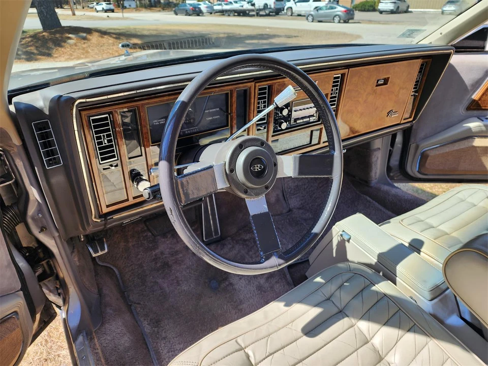 1983 Buick Riviera 4th-7th Gen - Image 21 of 31