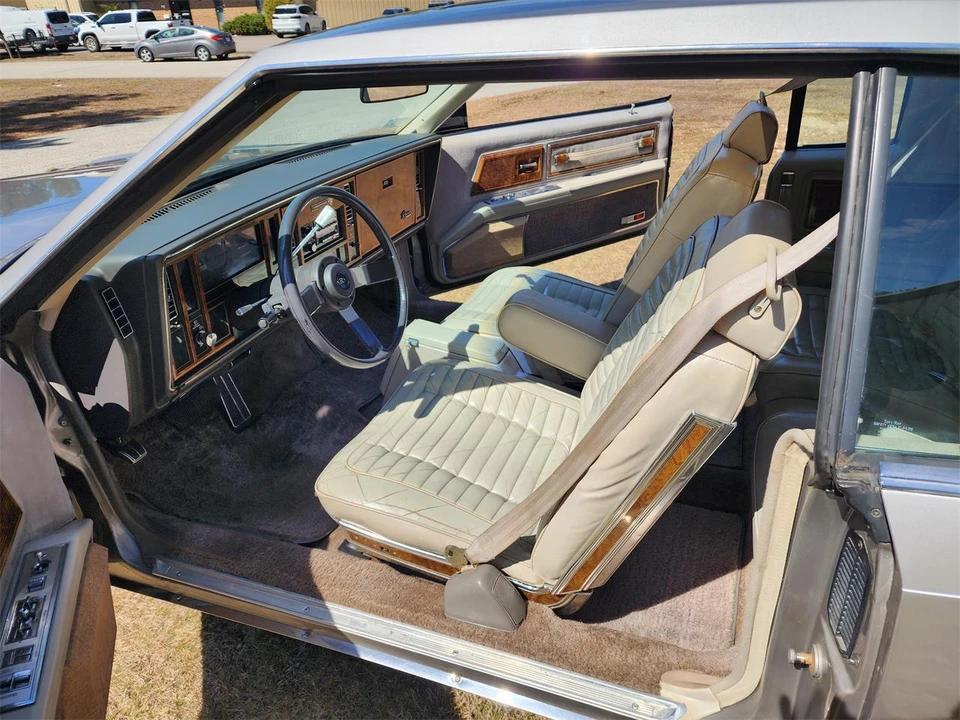 1983 Buick Riviera 4th-7th Gen - Image 19 of 31