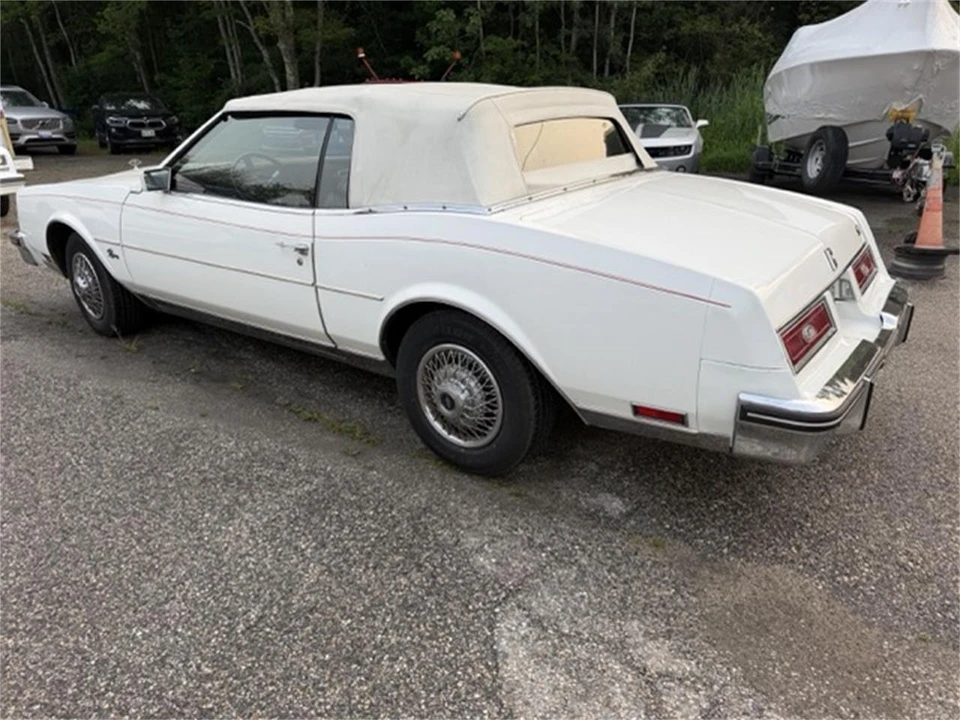 1983 Buick Riviera 4th-7th Gen - Image 2 of 12