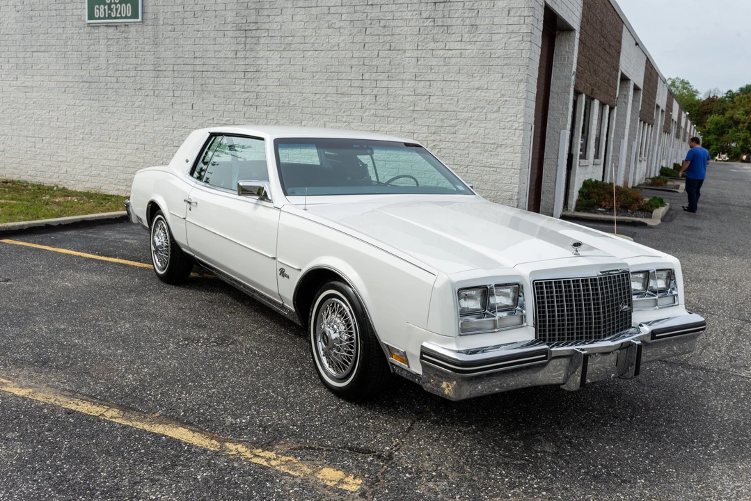 1983 Buick Riviera 4th-7th Gen - Image 3 of 31