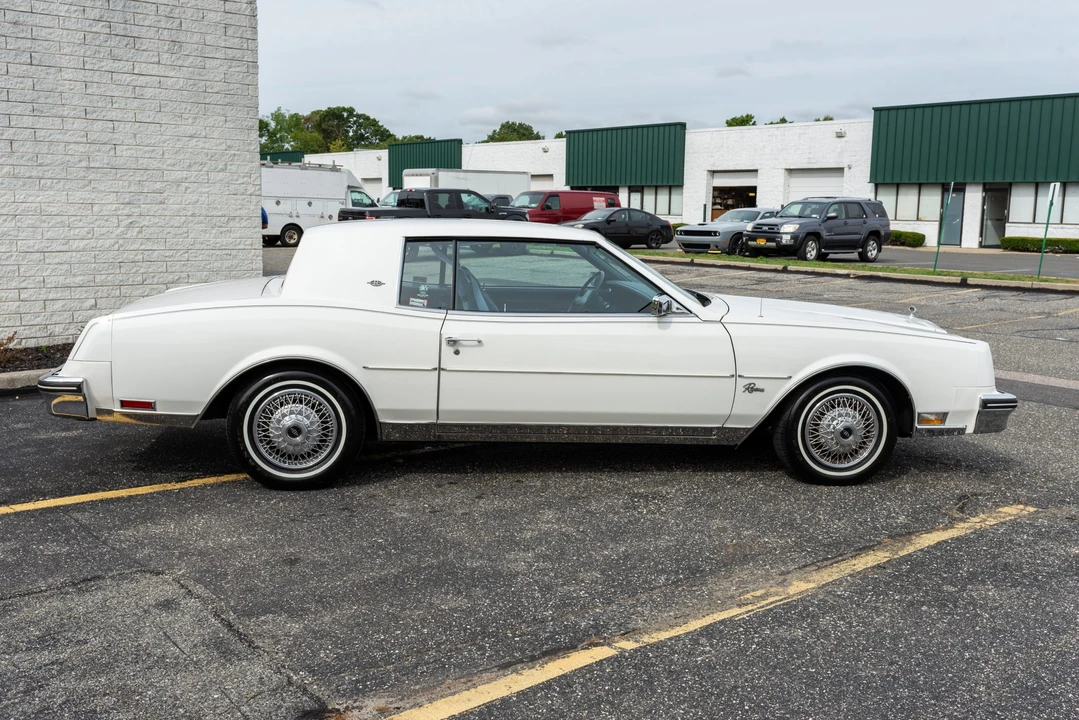 1983 Buick Riviera 4th-7th Gen - Image 4 of 31