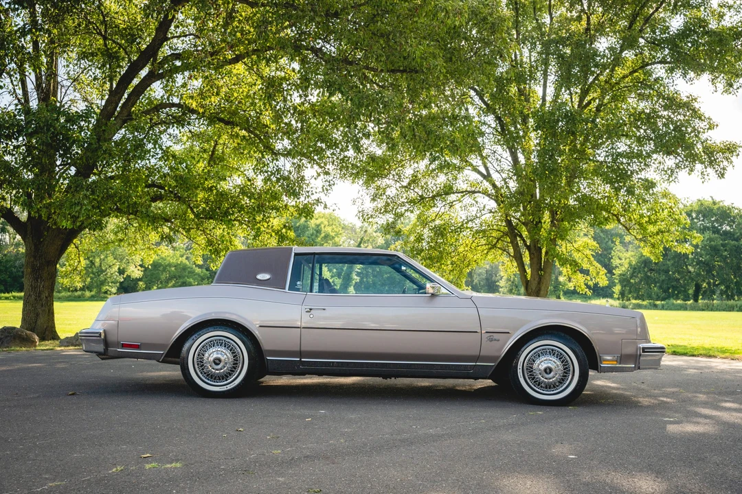 1983 Buick Riviera 4th-7th Gen - Image 11 of 31