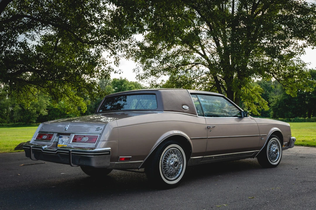 1983 Buick Riviera 4th-7th Gen - Image 8 of 31