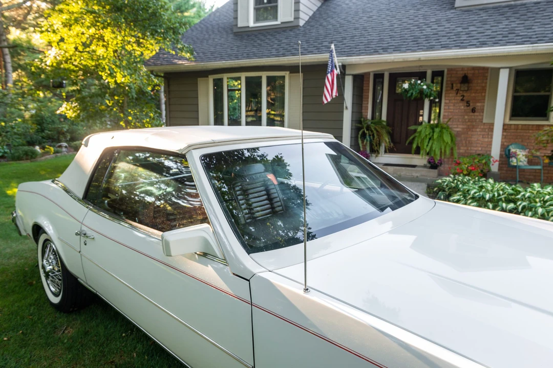 1983 Buick Riviera 4th-7th Gen - Image 13 of 31