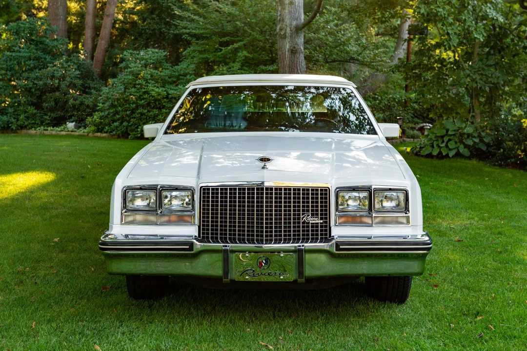 1983 Buick Riviera 4th-7th Gen - Image 9 of 31