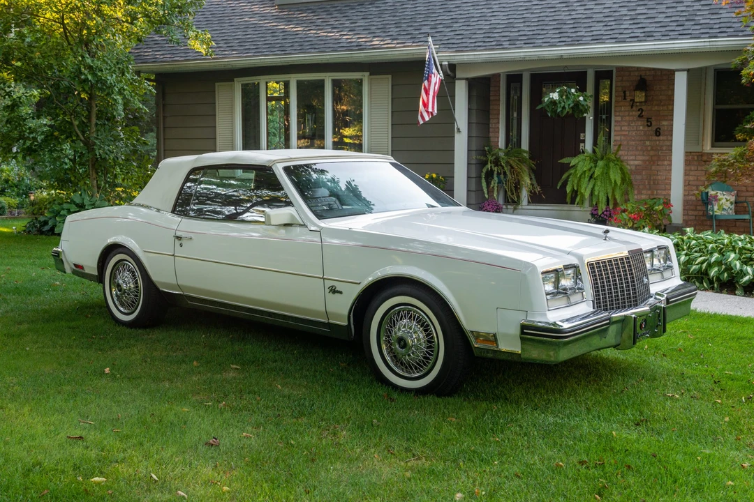 1983 Buick Riviera 4th-7th Gen - Image 2 of 31