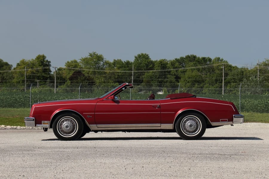 1983 Buick Riviera 4th-7th Gen - Image 2 of 29
