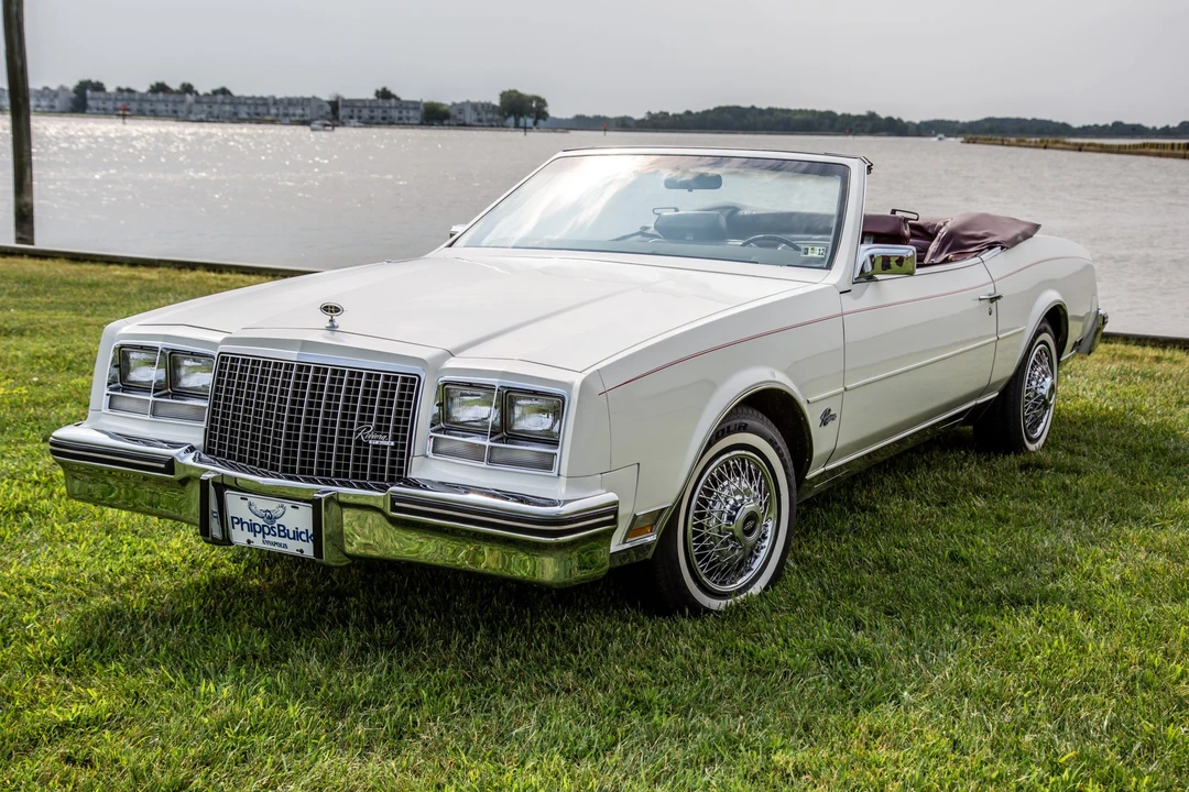 1983 Buick Riviera 4th-7th Gen - Image 2 of 31