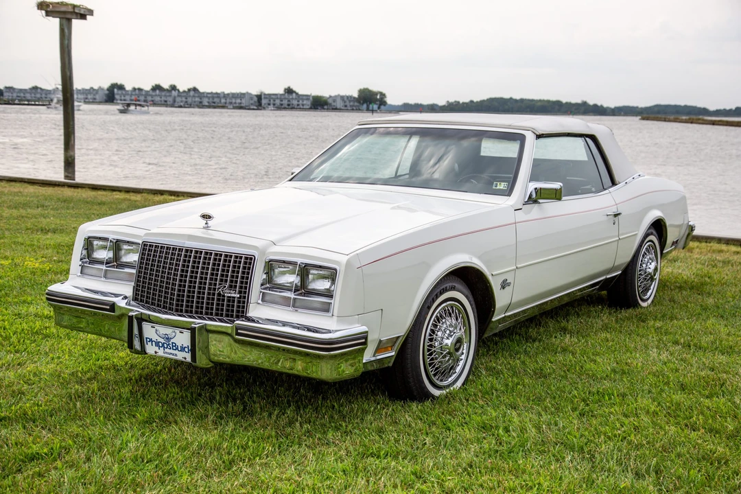 1983 Buick Riviera 4th-7th Gen - Image 10 of 31