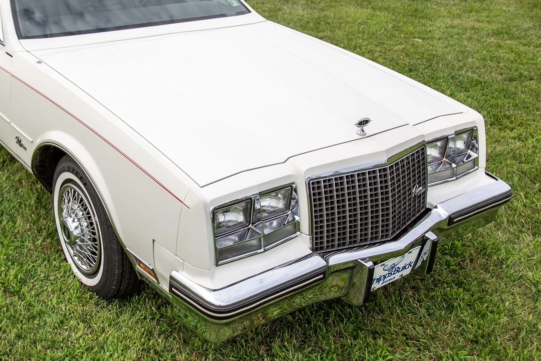 1983 Buick Riviera 4th-7th Gen - Image 19 of 31