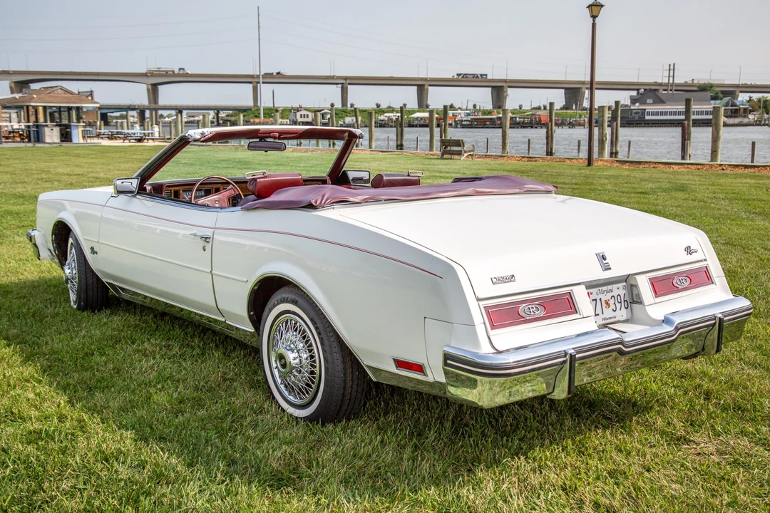 1983 Buick Riviera 4th-7th Gen - Image 4 of 31