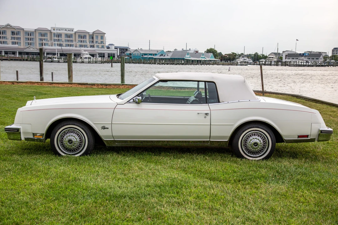 1983 Buick Riviera 4th-7th Gen - Image 11 of 31