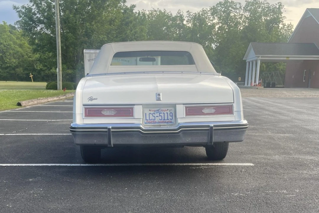 1983 Buick Riviera 4th-7th Gen - Image 25 of 31