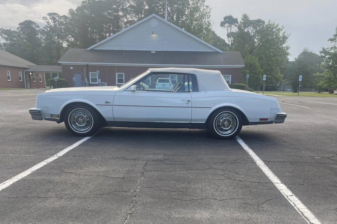 1983 Buick Riviera 4th-7th Gen - Image 27 of 31