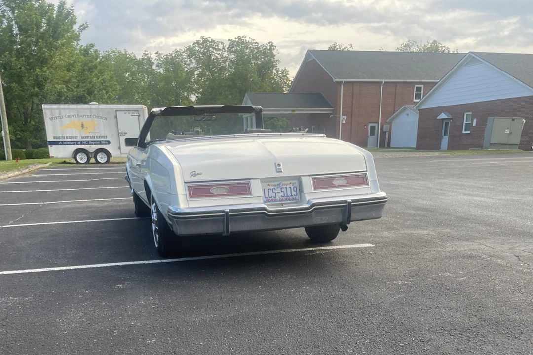 1983 Buick Riviera 4th-7th Gen - Image 15 of 31