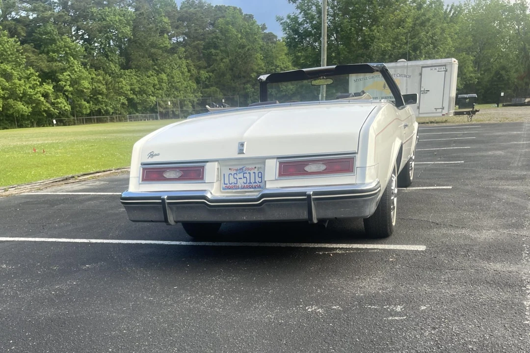 1983 Buick Riviera 4th-7th Gen - Image 12 of 31