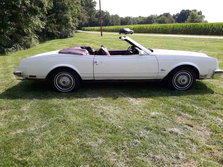 1983 Buick Riviera 4th-7th Gen - Image 2 of 11