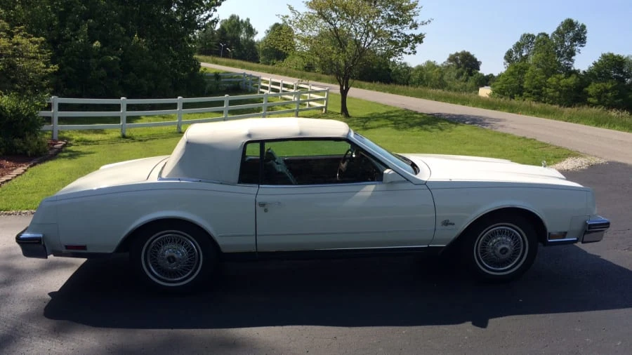 1983 Buick Riviera 4th-7th Gen - Image 2 of 10