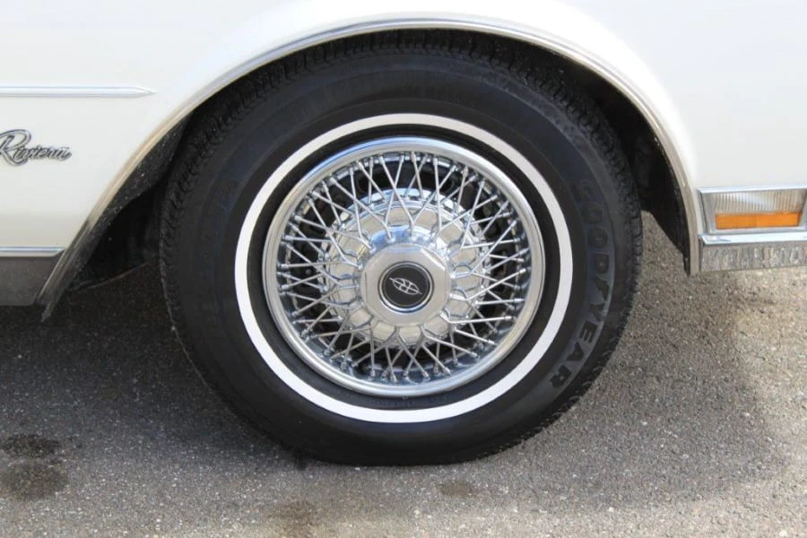 1983 Buick Riviera 4th-7th Gen - Image 7 of 10