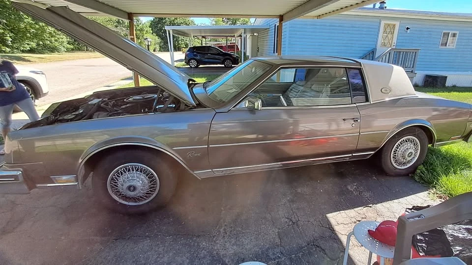 1983 Buick Riviera 4th-7th Gen - Image 2 of 7