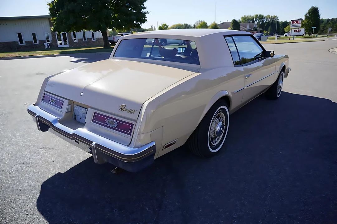 1983 Buick Riviera 4th-7th Gen - Image 3 of 21