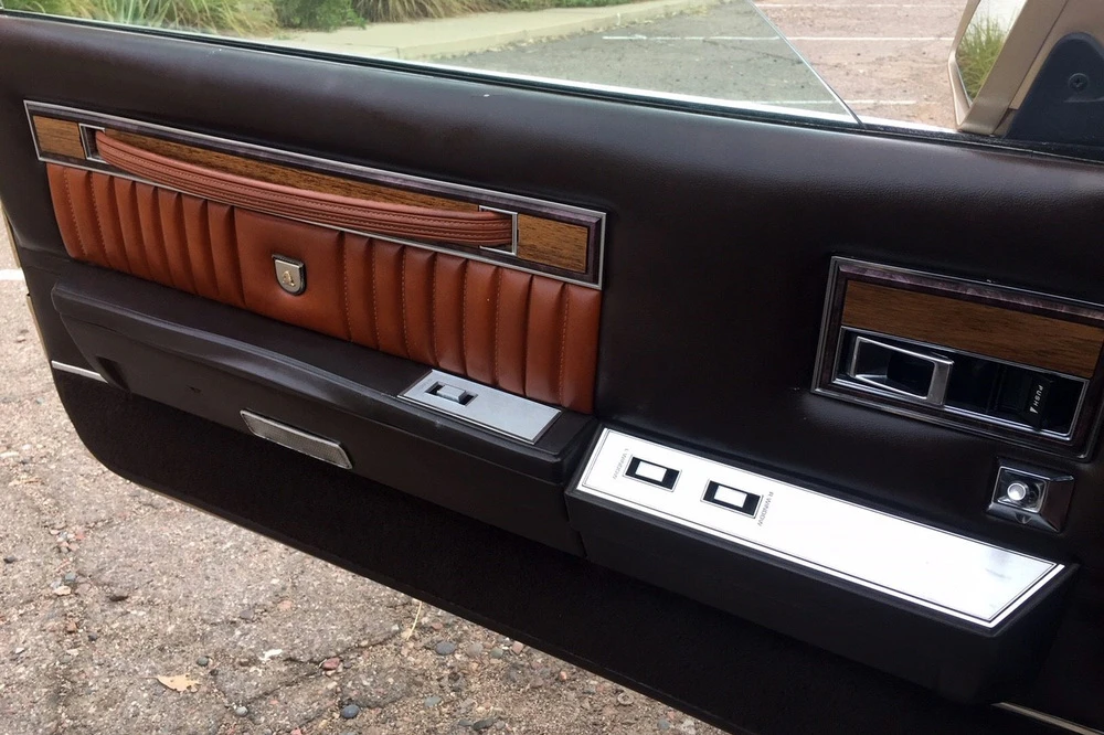 1983 Chrysler LeBaron - Image 4 of 5
