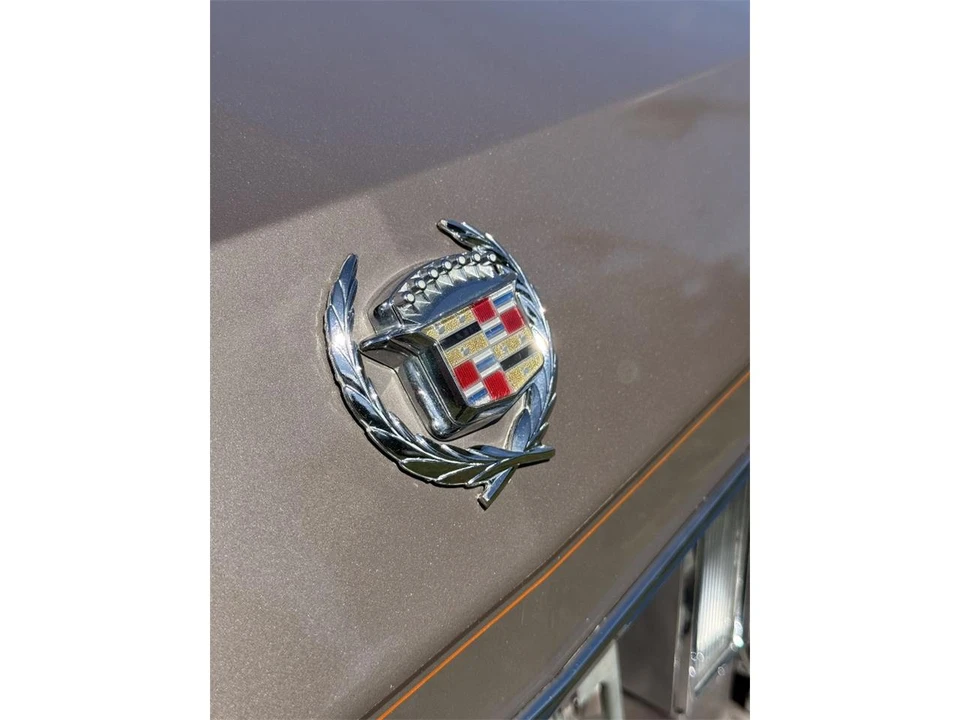 1983 Cadillac Brougham - Image 25 of 31