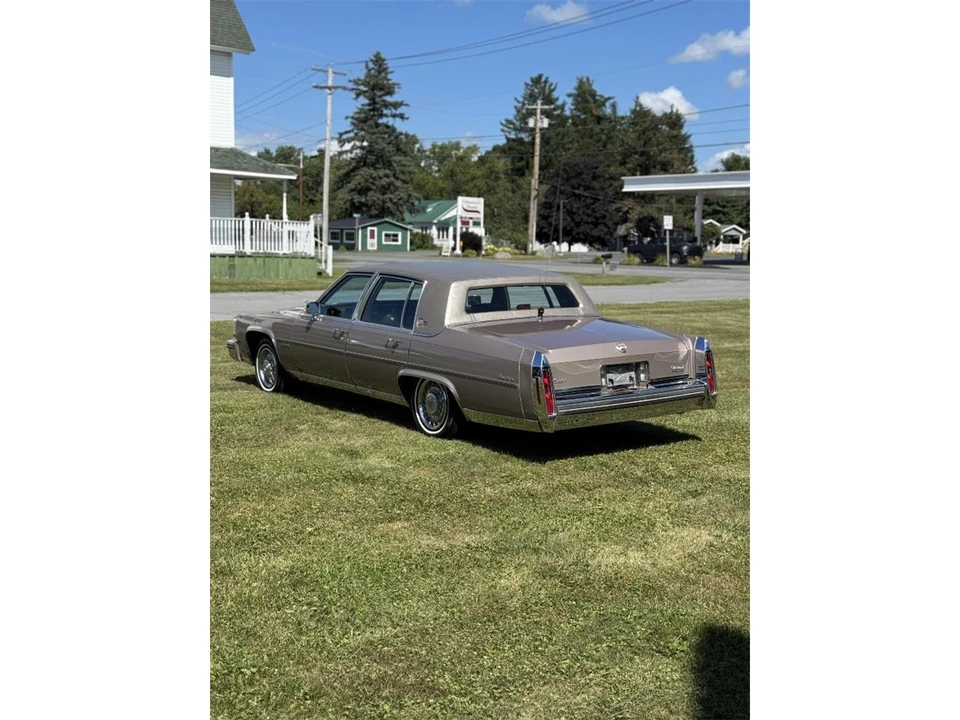 1983 Cadillac Brougham - Image 4 of 31