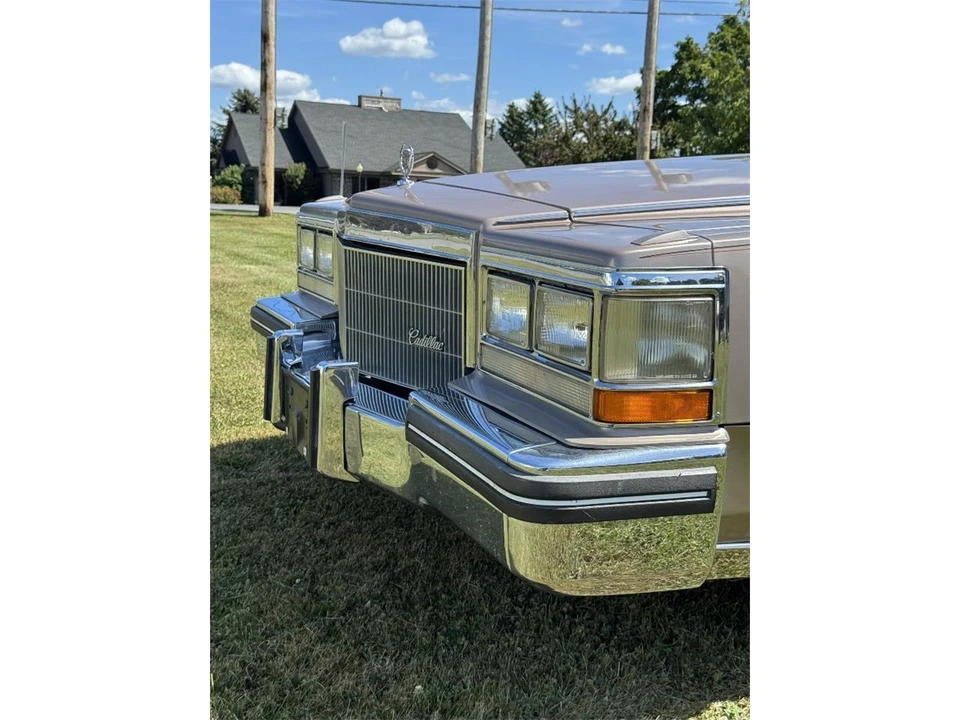 1983 Cadillac Brougham - Image 13 of 31