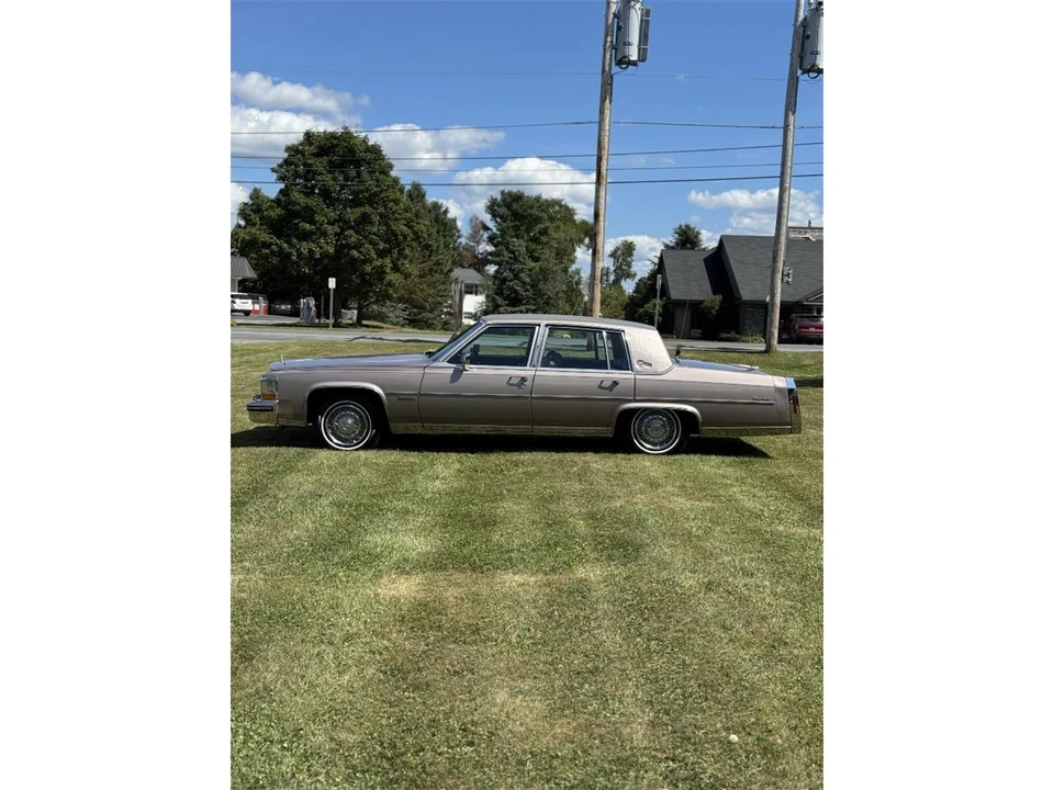 1983 Cadillac Brougham - Image 2 of 31