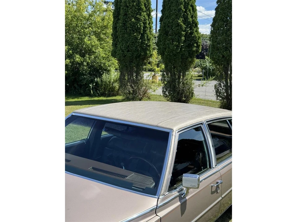 1983 Cadillac Brougham - Image 23 of 31