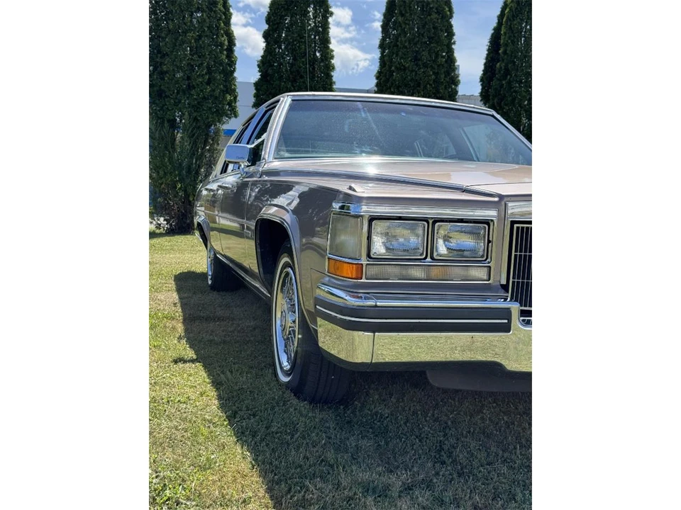 1983 Cadillac Brougham - Image 11 of 31