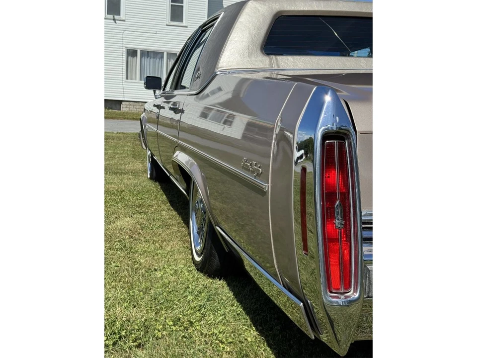 1983 Cadillac Brougham - Image 14 of 31