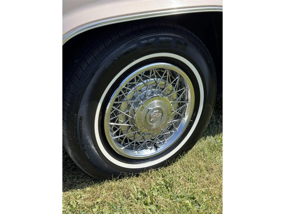 1983 Cadillac Brougham - Image 27 of 31