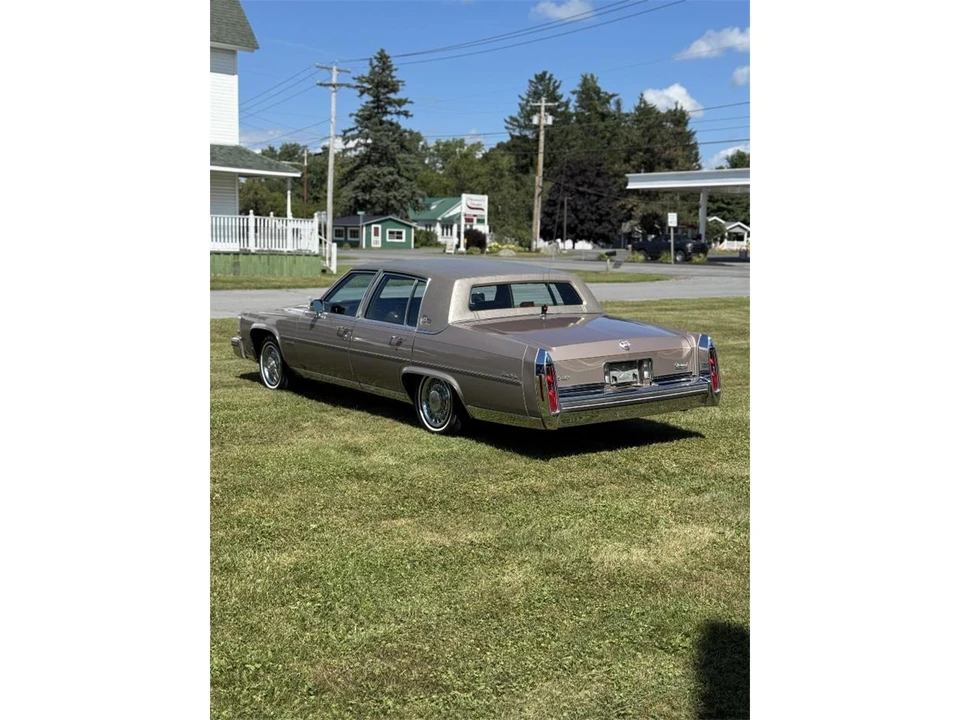 1983 Cadillac Brougham - Image 3 of 31