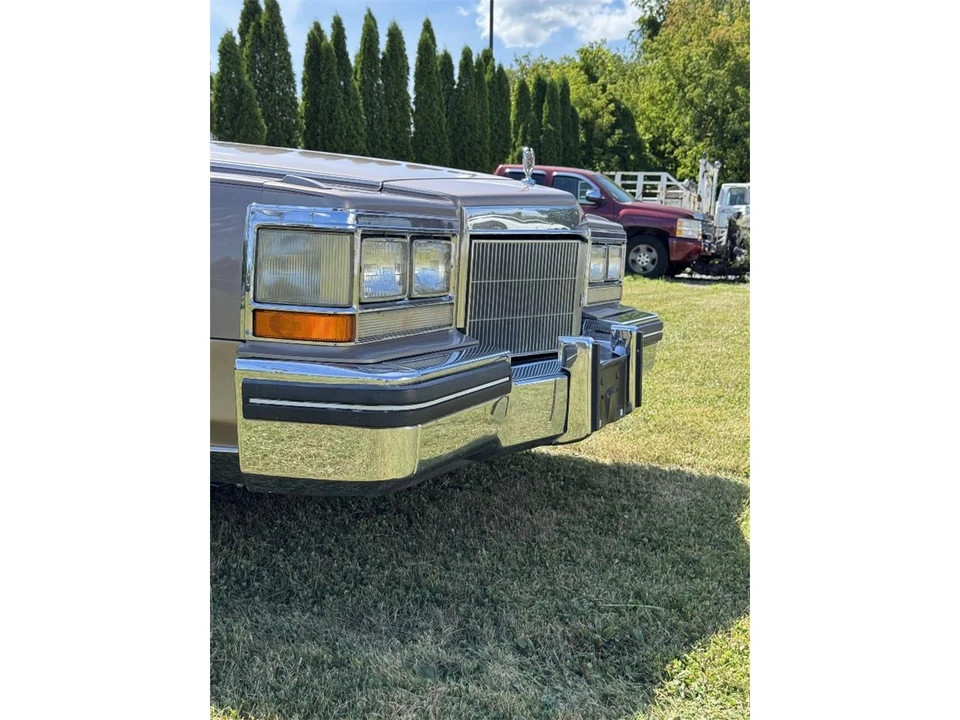 1983 Cadillac Brougham - Image 12 of 31